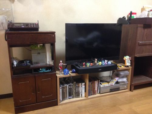 TVボードというか、無印の壁に掛ける家具